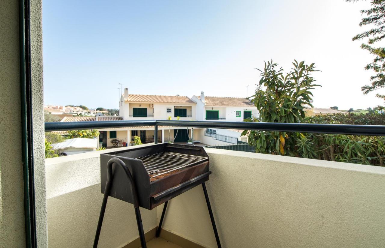 Family Apartment - Pool And Garden & Playground & Beach & Albufeira Kültér fotó