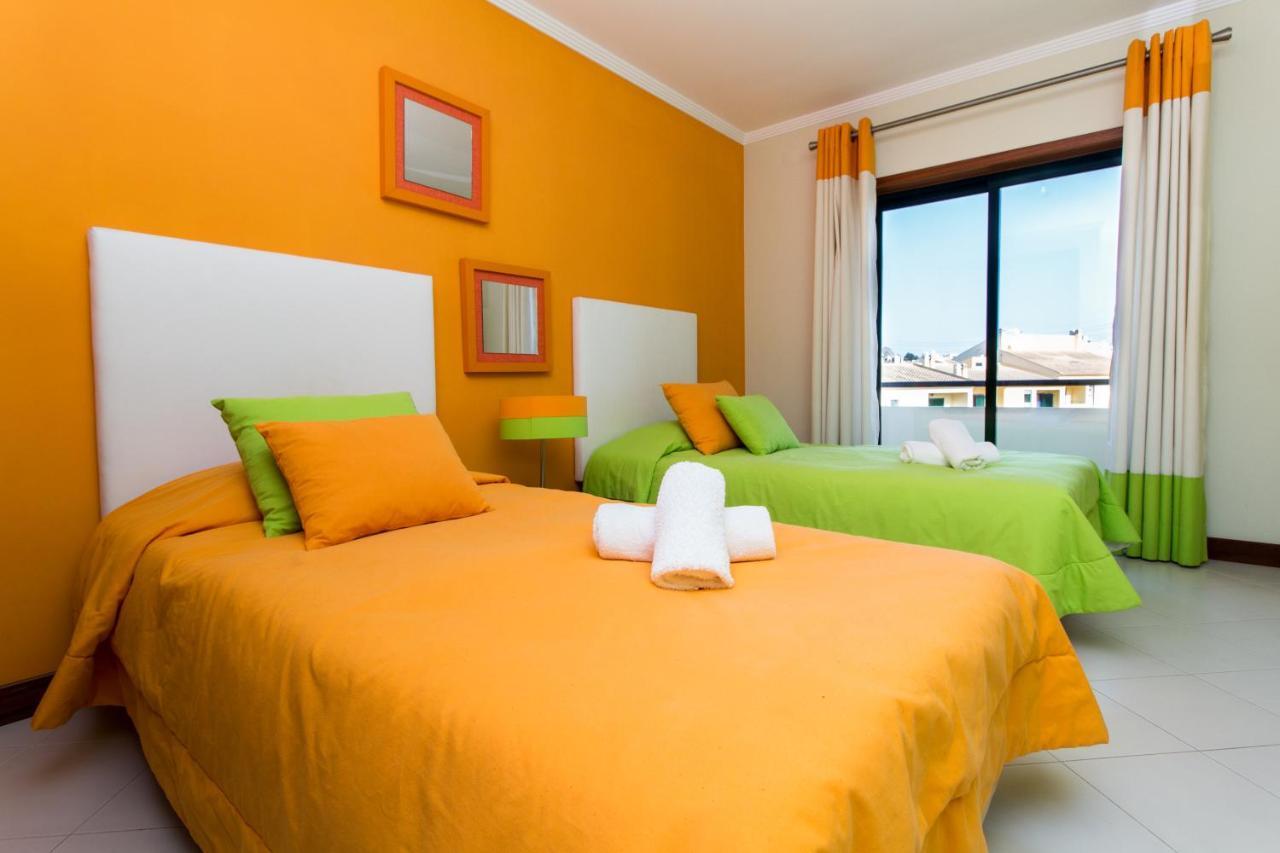 Family Apartment - Pool And Garden & Playground & Beach & Albufeira Kültér fotó