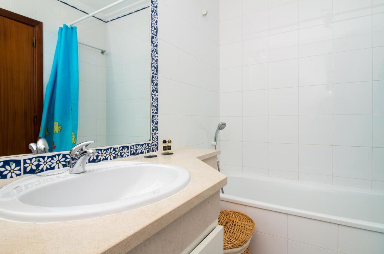 Family Apartment - Pool And Garden & Playground & Beach & Albufeira Kültér fotó