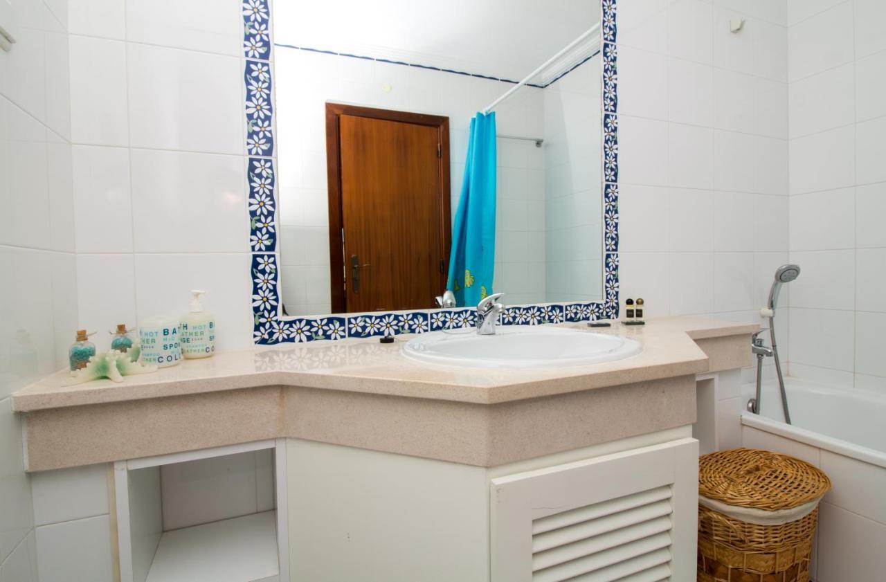 Family Apartment - Pool And Garden & Playground & Beach & Albufeira Kültér fotó