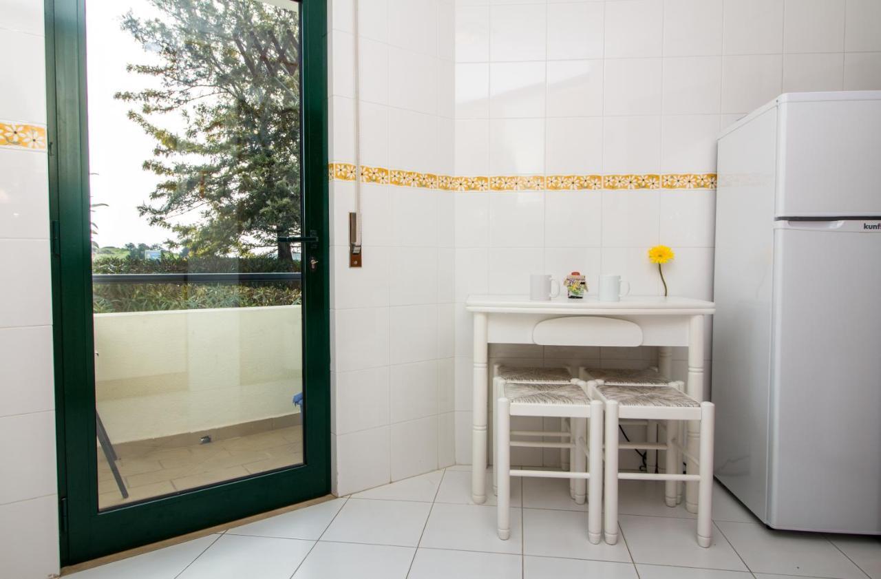 Family Apartment - Pool And Garden & Playground & Beach & Albufeira Kültér fotó