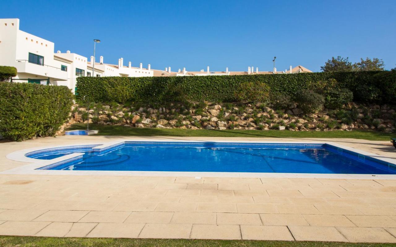 Family Apartment - Pool And Garden & Playground & Beach & Albufeira Kültér fotó